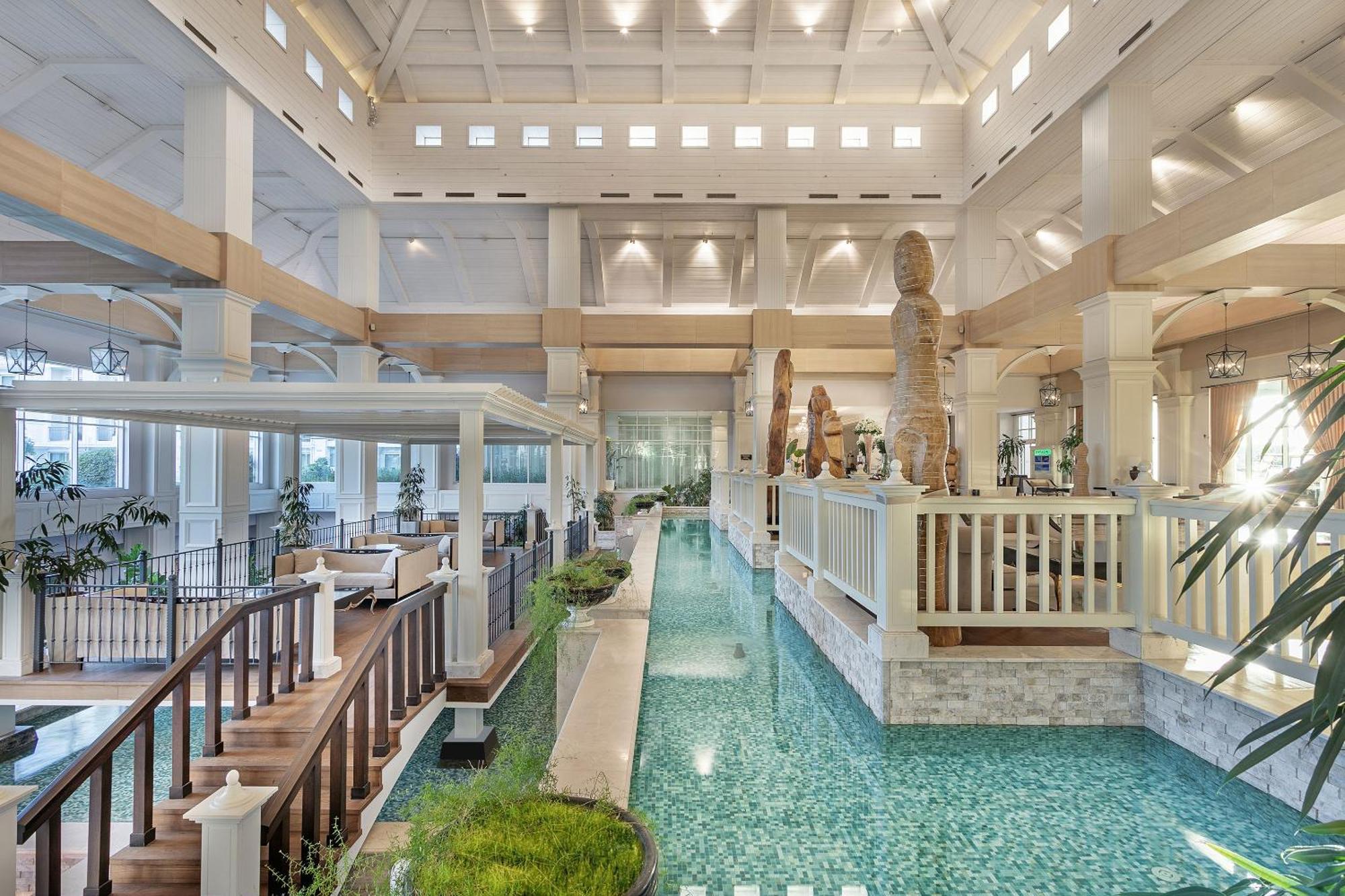 Titanic Deluxe Golf Resort